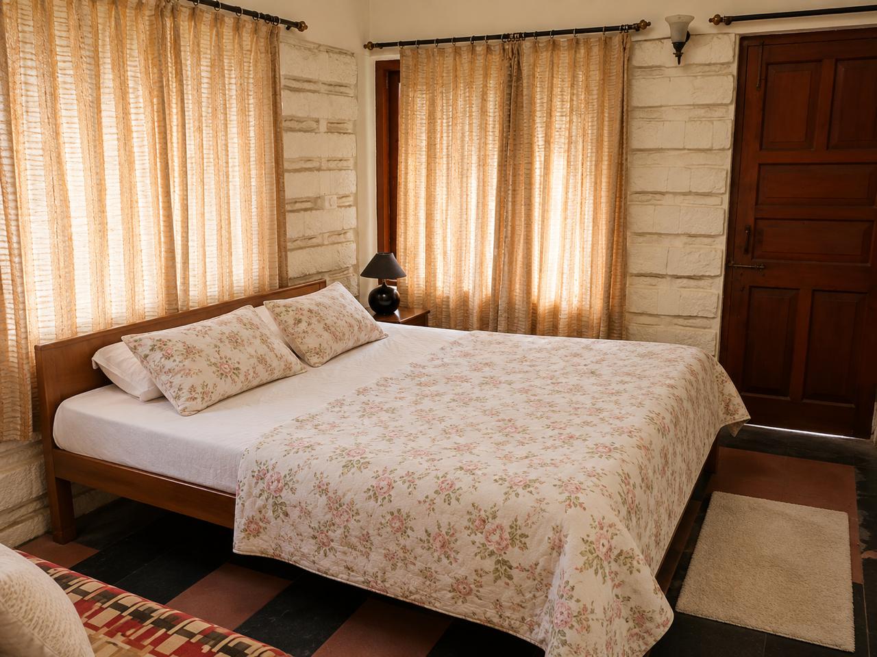 Scenic 3BHK Stay in Solan | Cloud House - Tap to explore photos