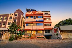 Rooms of FabHotel Akshay Inn