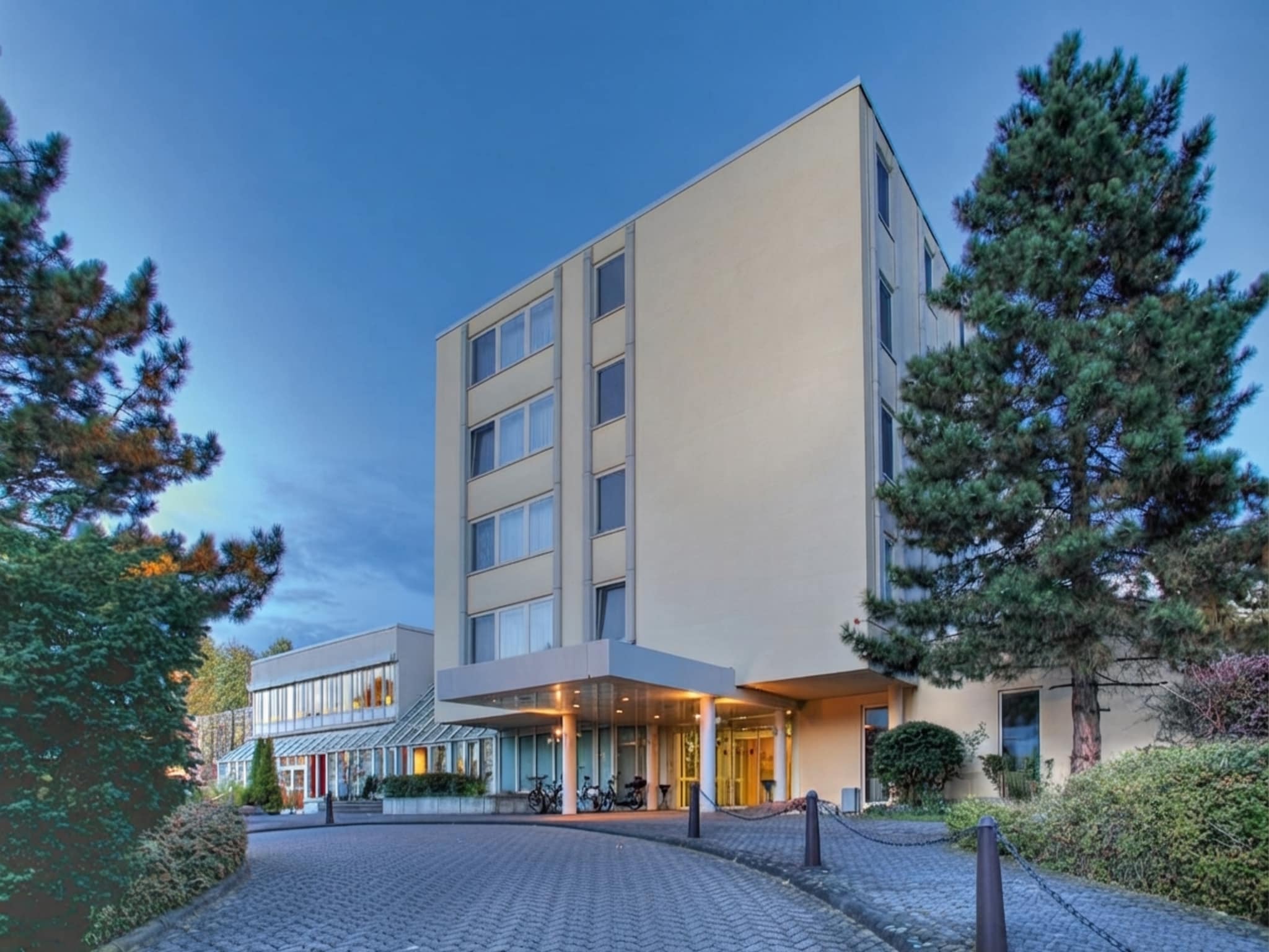 Sunday Hotel Bad Honnef formerly Seminaris - Tap to explore photos