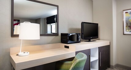 Hampton Inn by Hilton Freeport Room Type - 1 KNG HEARING ACC NOSMOK