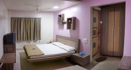 Krishna Palace Room Type - Deluxe Room Non A/c