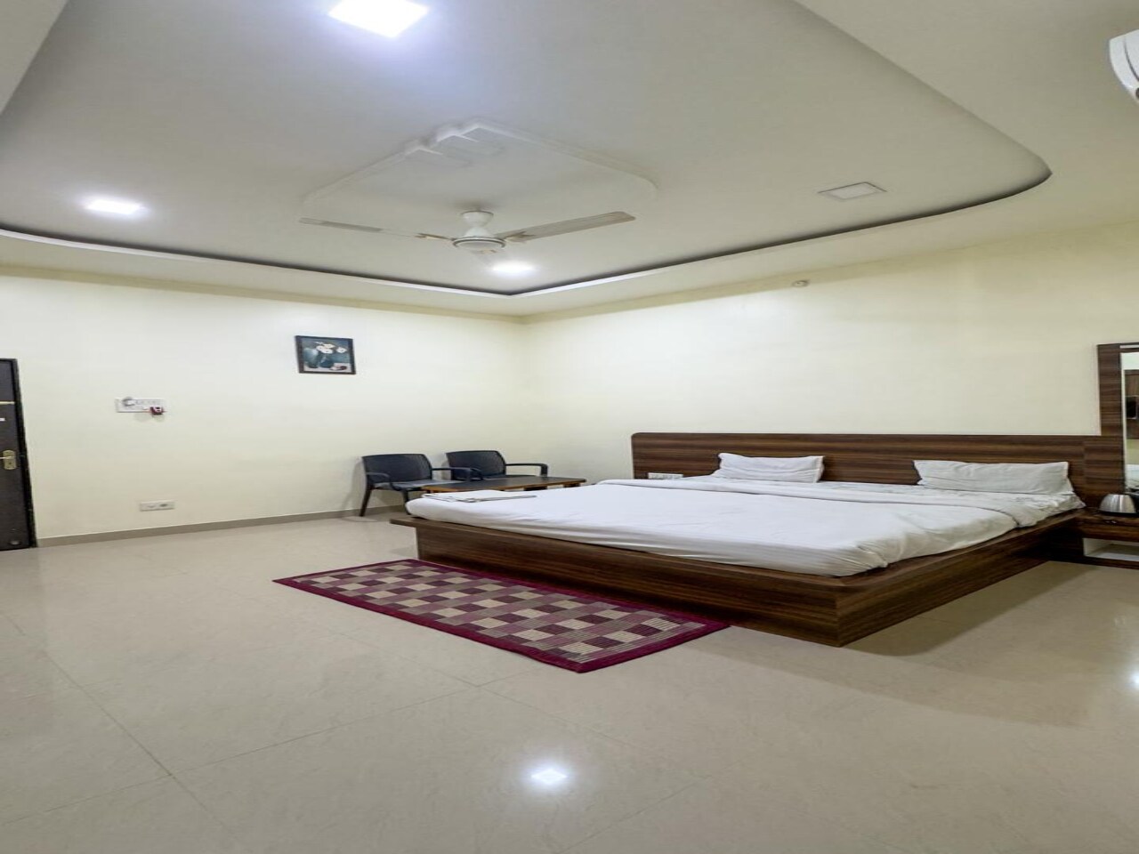 HOTEL SINGH INTERNATIONAL - Tap to explore photos