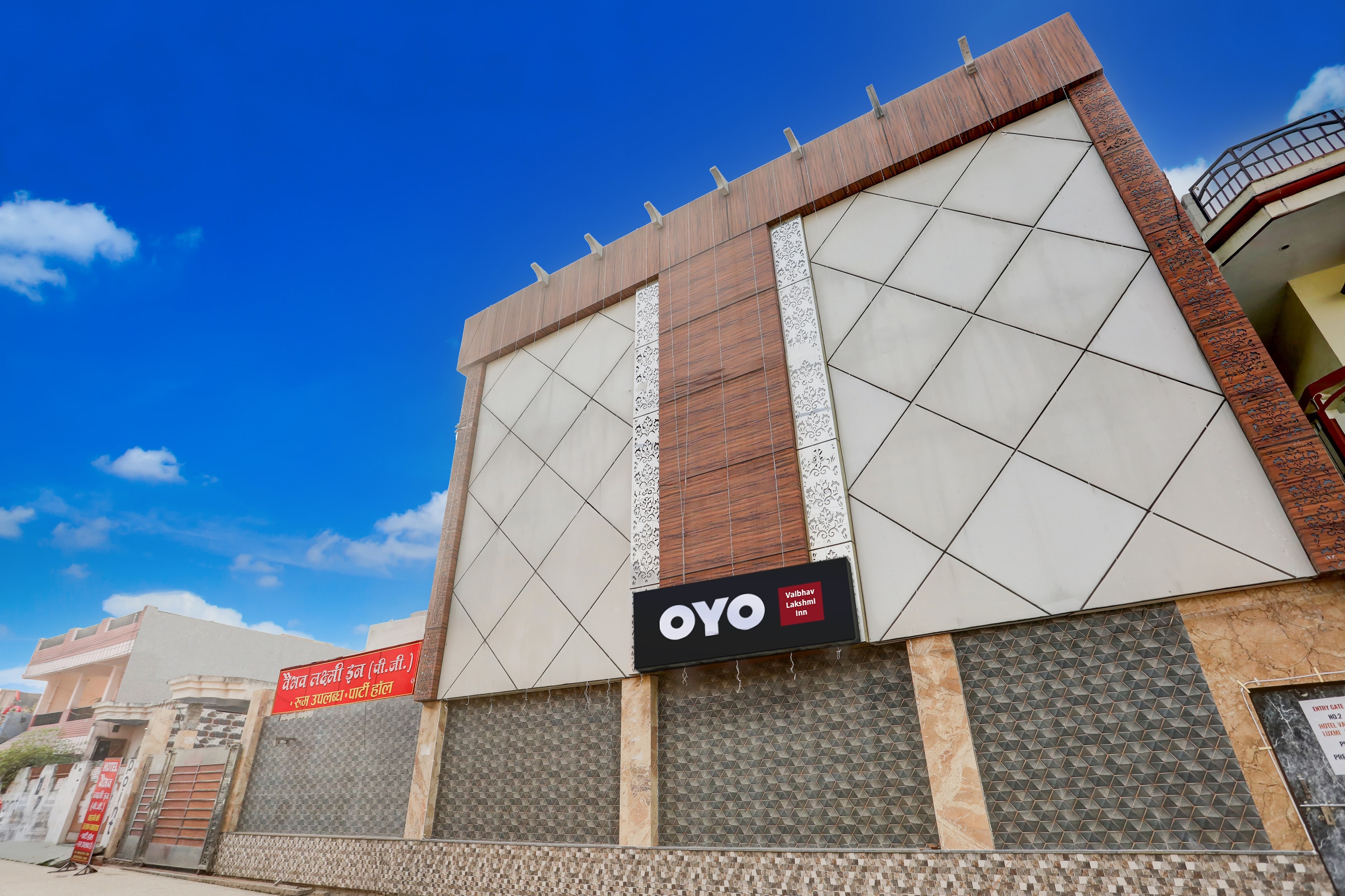 Hotel O by OYO Vaibhav Lakshmi In - Tap to explore photos