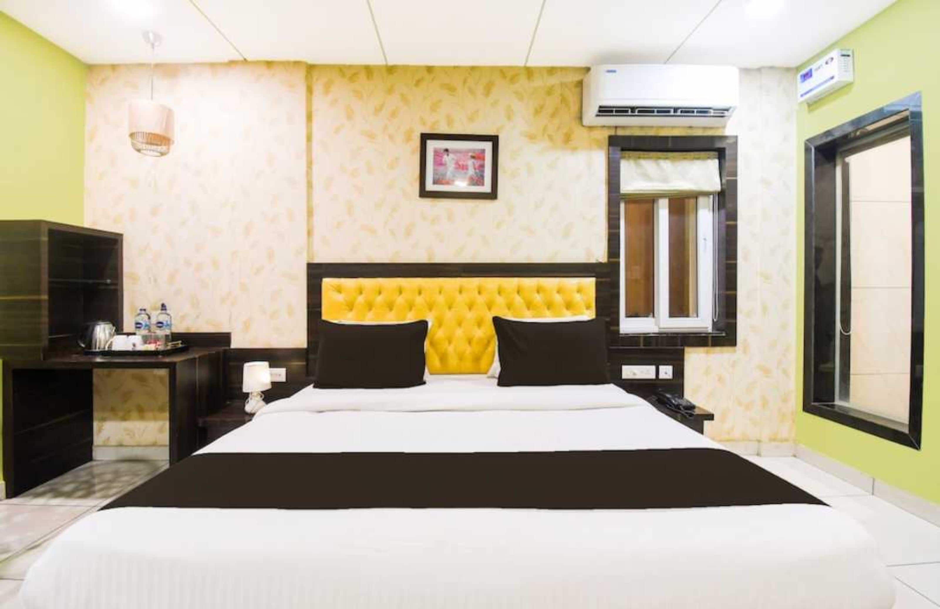 POP 84428F Hotel Vira - Tap to explore photos