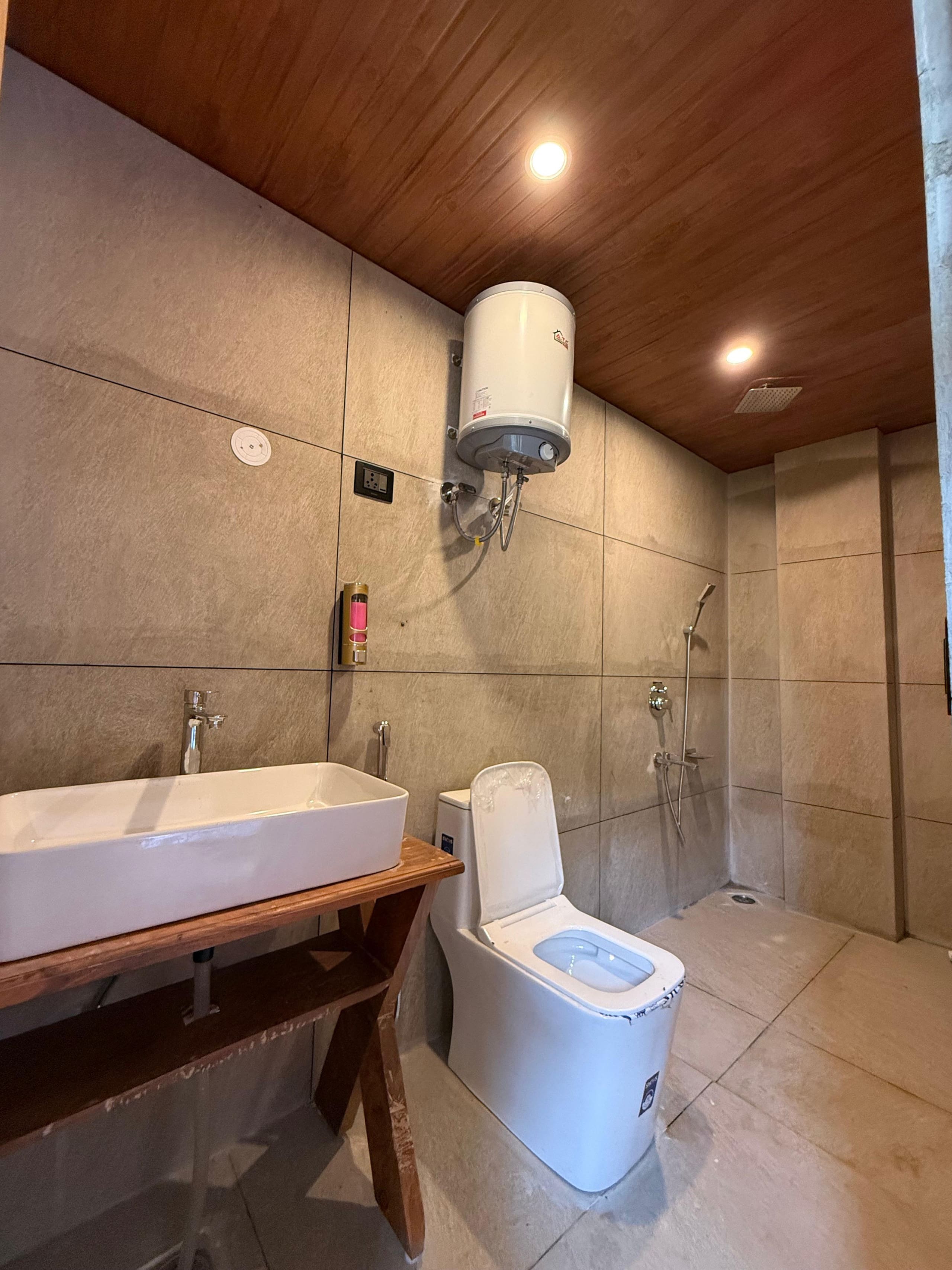 Shivom Guest House - Tap to explore photos