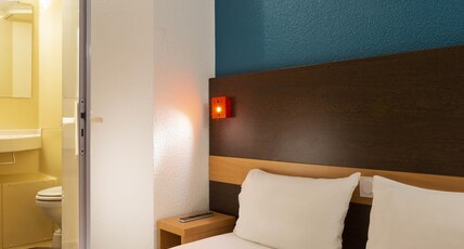 H Room Type - Room Cabrio double bed with en-suite bathroom and WC