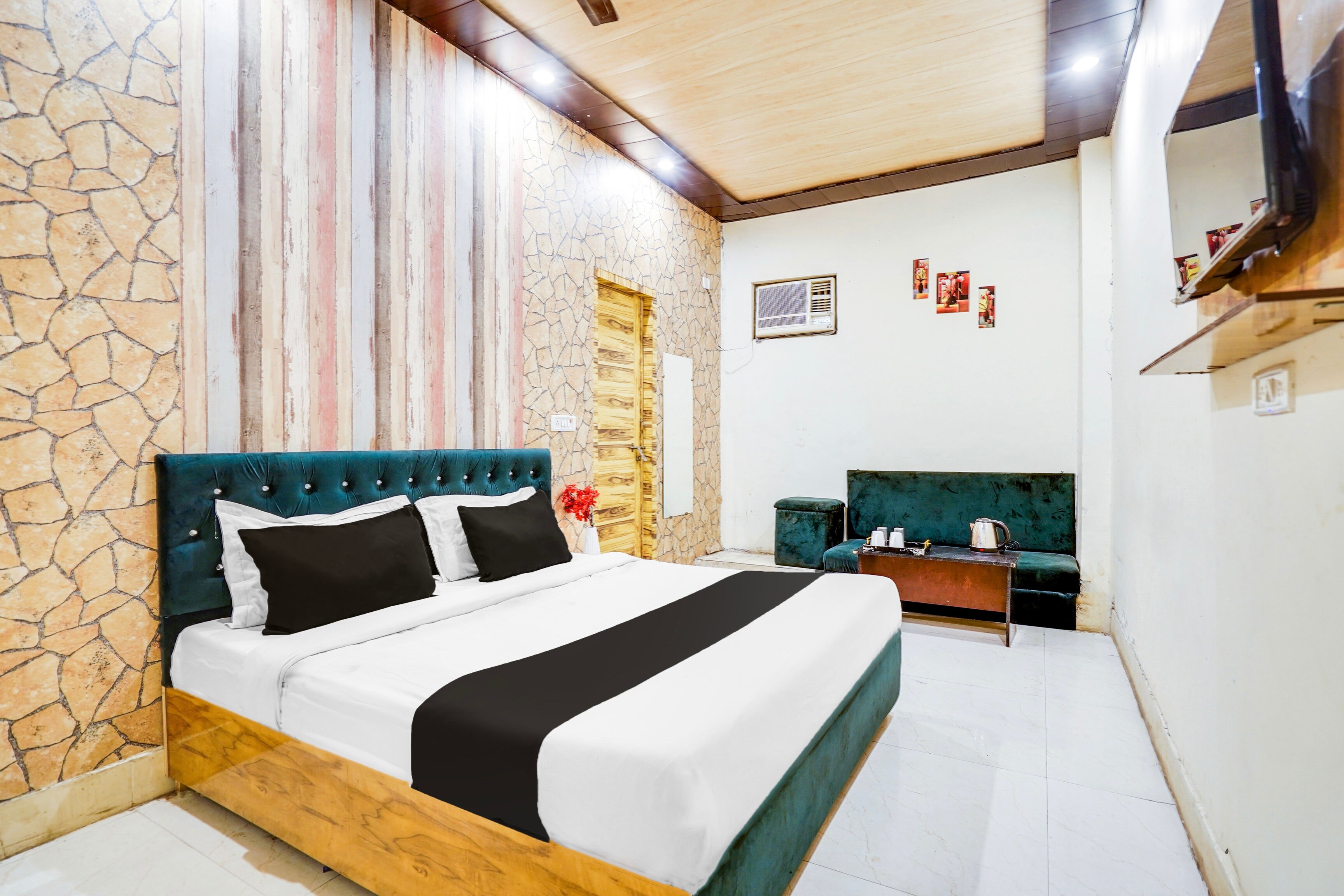 Hotel Platinum Nearest Raj Bagh Metro Station Saheed Nagar - Tap to explore photos