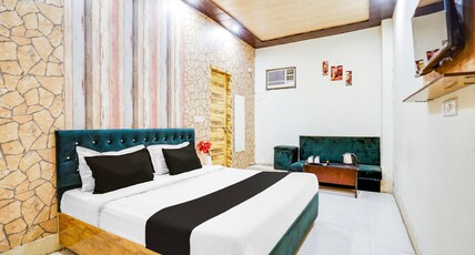 Hotel Platinum Nearest Raj Bagh Metro Station Saheed Nagar Room Type - Classic