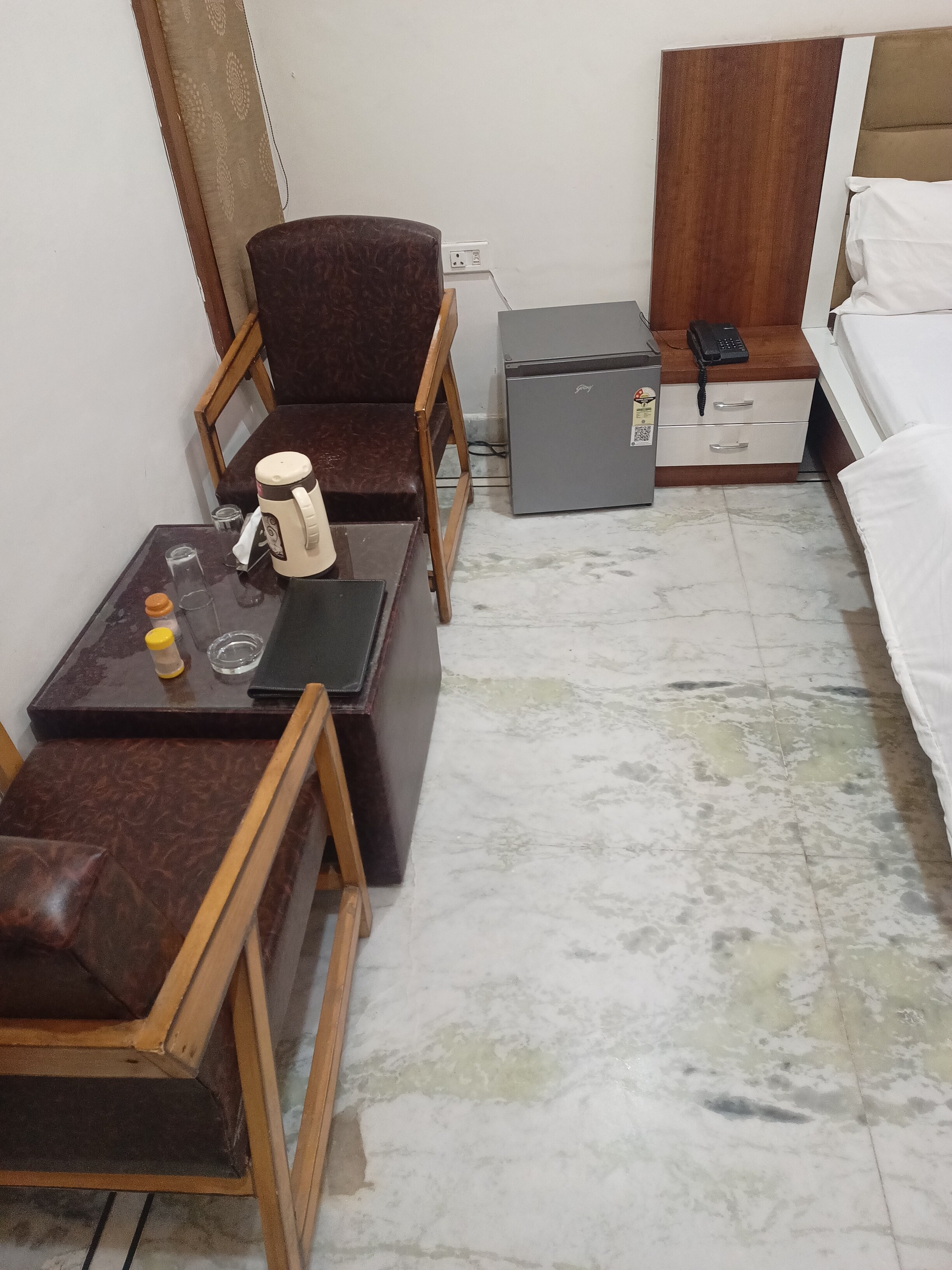 Hotel Narayan Inn - Tap to explore photos