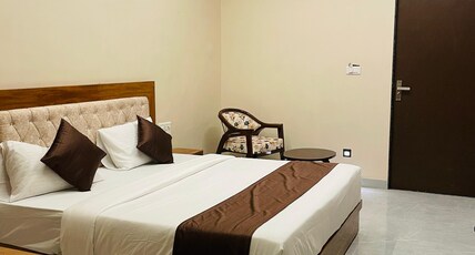 Jai Raghunandan Hotel Room Type - Deluxe Room