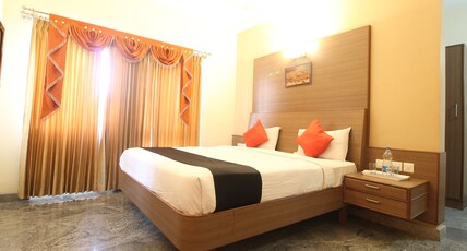 Sri Balaji Hotels Room Type - Deluxe AC