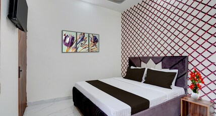 Super Hotel O by OYO ISBT Mohali Formerly Holiday Spot Room Type - Deluxe