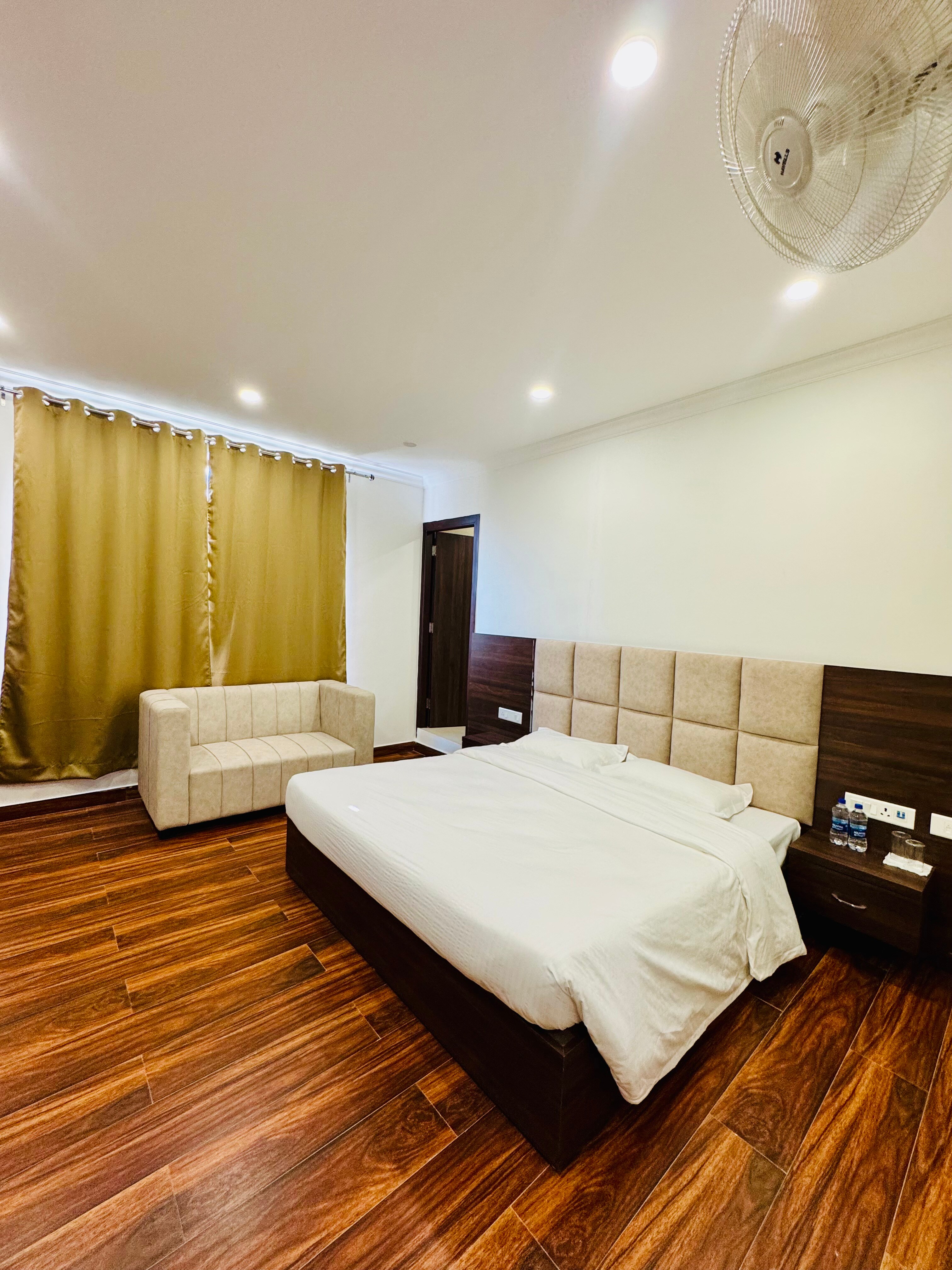 Hotel M.A.D.E - Tap to explore photos