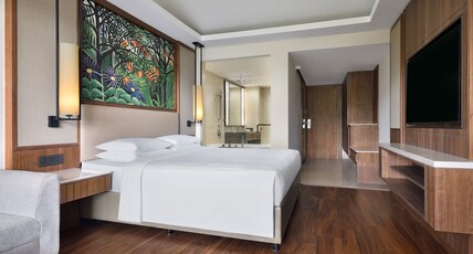 Courtyard by Marriott Mahabaleshwar Room Type - Deluxe Room with Bathtub, King Bed, Balcony