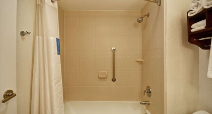 Hampton Inn Overland Park, KS Room Type - 1 DBL ACC TUB NON SMOKING
