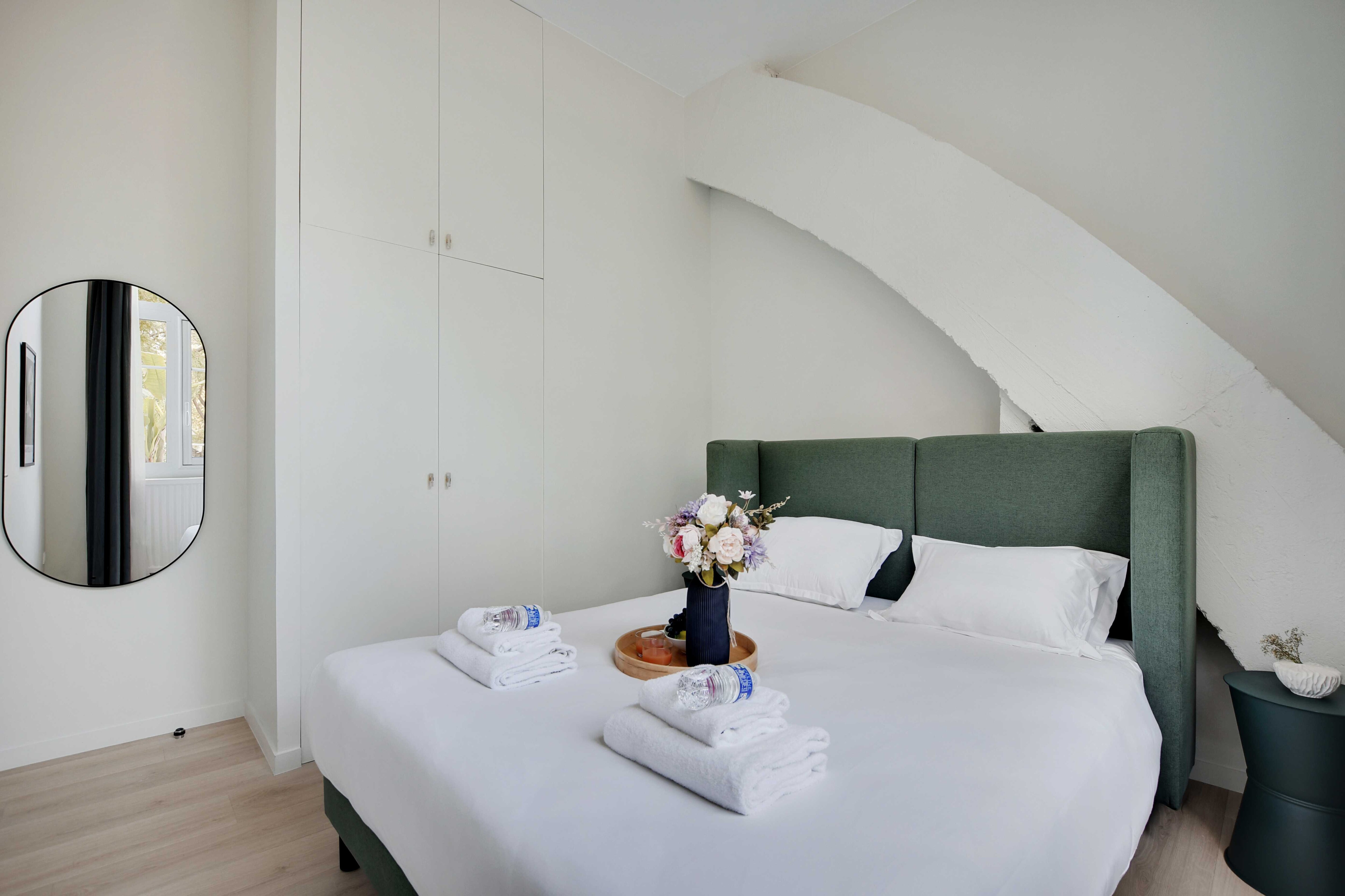 Flat with Terrasse - 1BR/4P - Eiffel Tower - Tap to explore photos