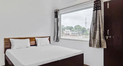 Siya Hotel and Marriage Garden Room Type - AC Gold Room