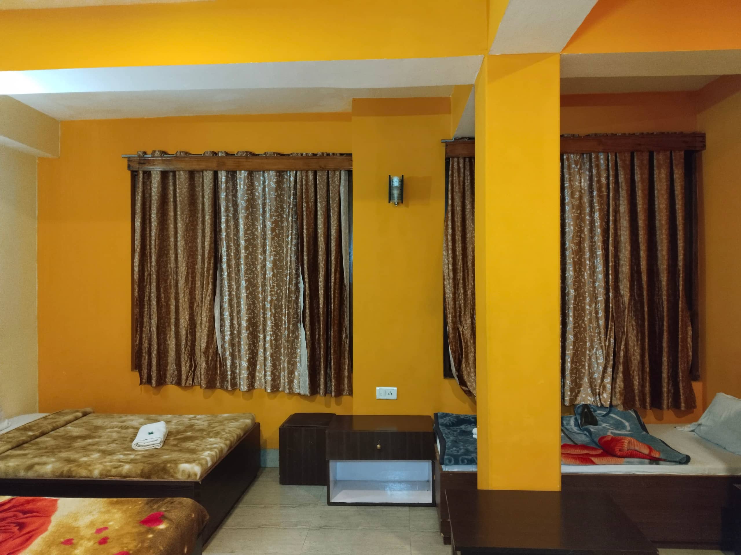 Family friendly and comfortable room - Tap to explore photos