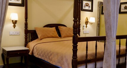 Fort Dhariyawad Heritage Hotel - 2 Hours from Udaipur Room Type - Luxury Royal Heritage suite room