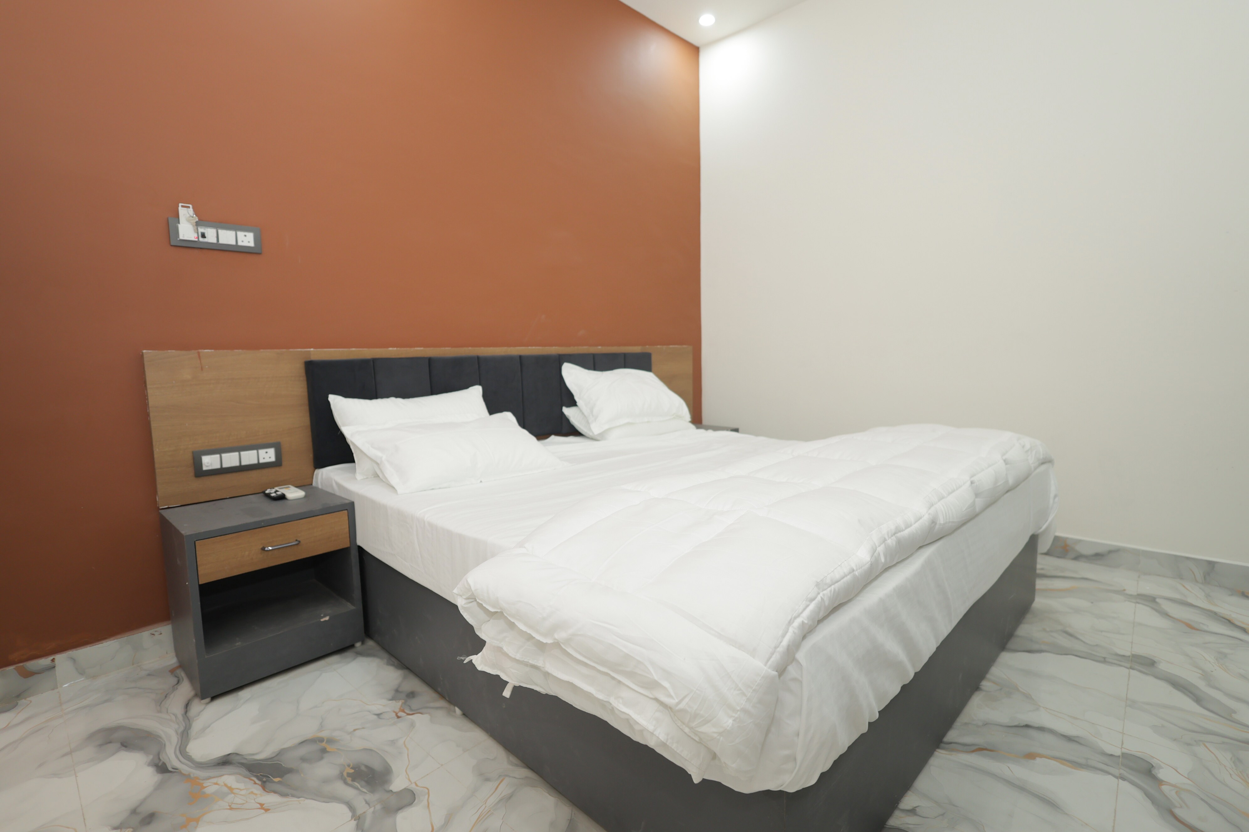 Phir Aana - Tap to explore photos