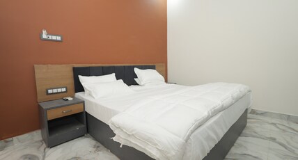 Phir Aana Room Type - Deluxe Spacious Room (Non- AC)