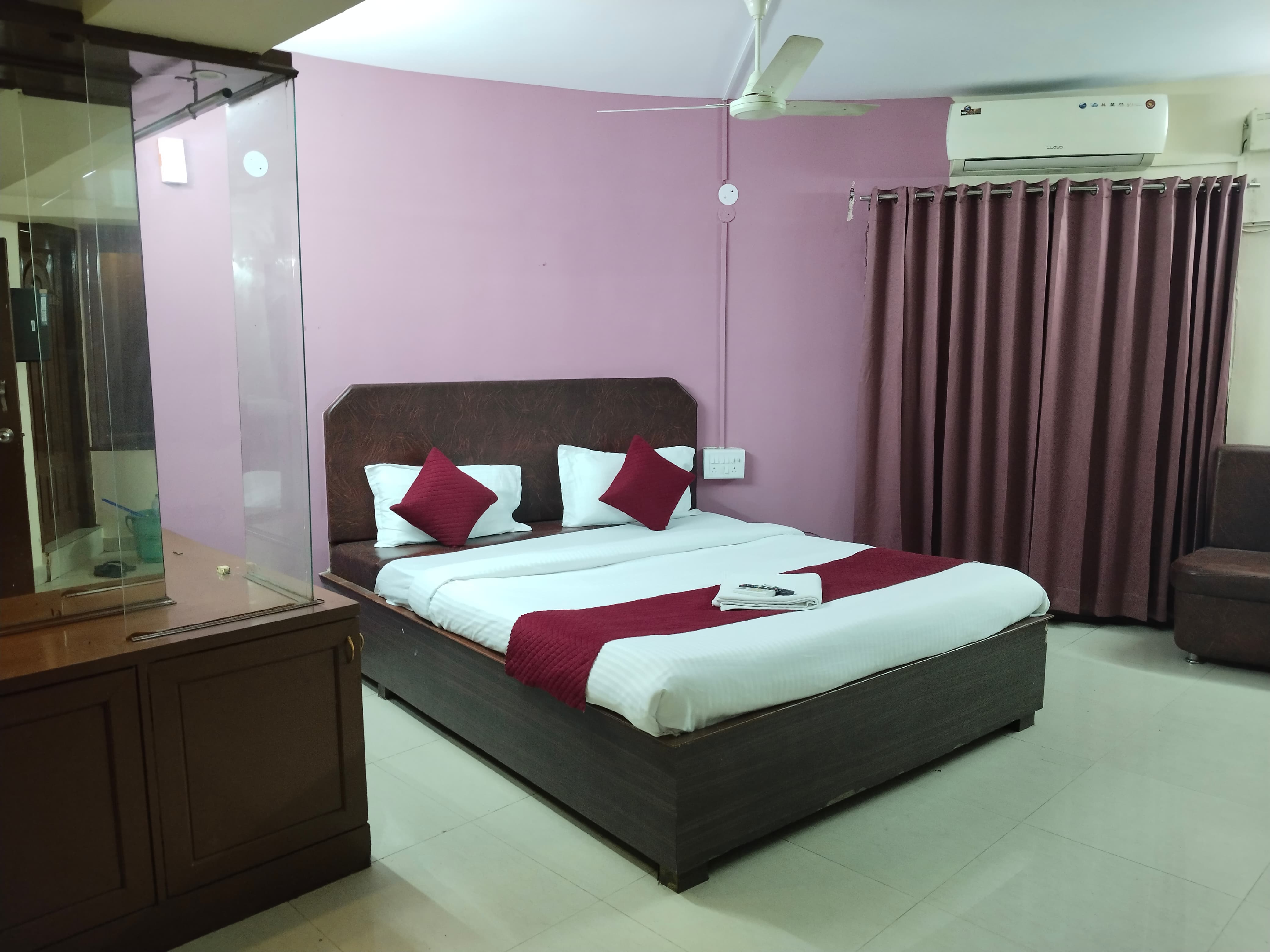 Hotel deccan grand - Tap to explore photos