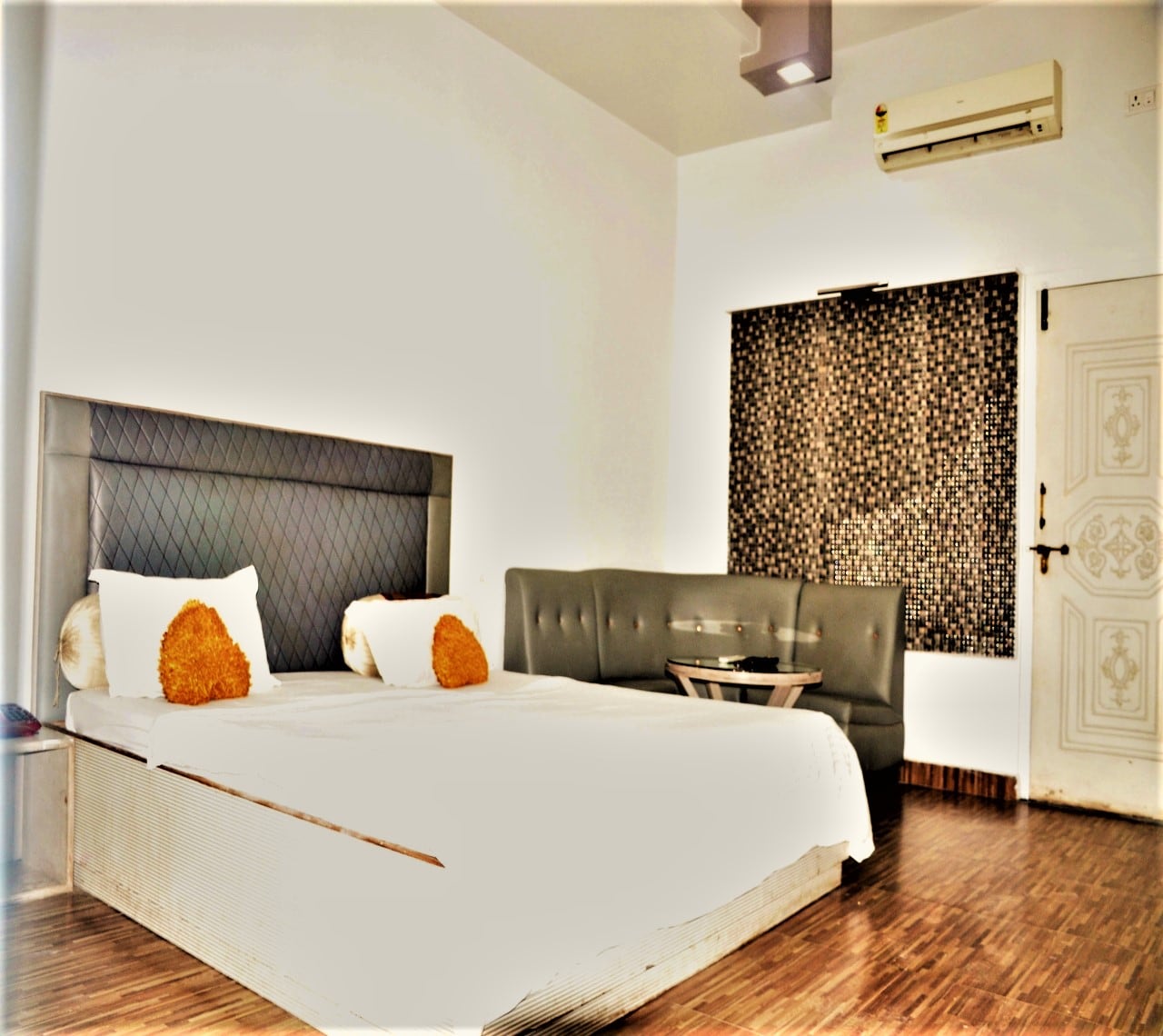 Hotel Shalin - Tap to explore photos