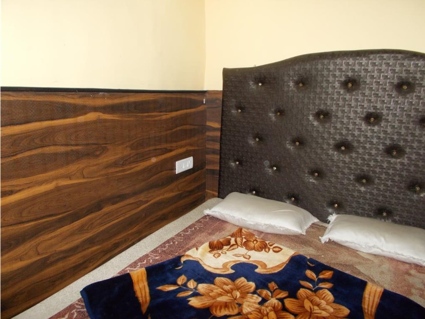 Hotel Wigwam - Tap to explore photos