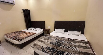 MR Palace |800 Mtrs from Toran Dwar Room Type - Family Room