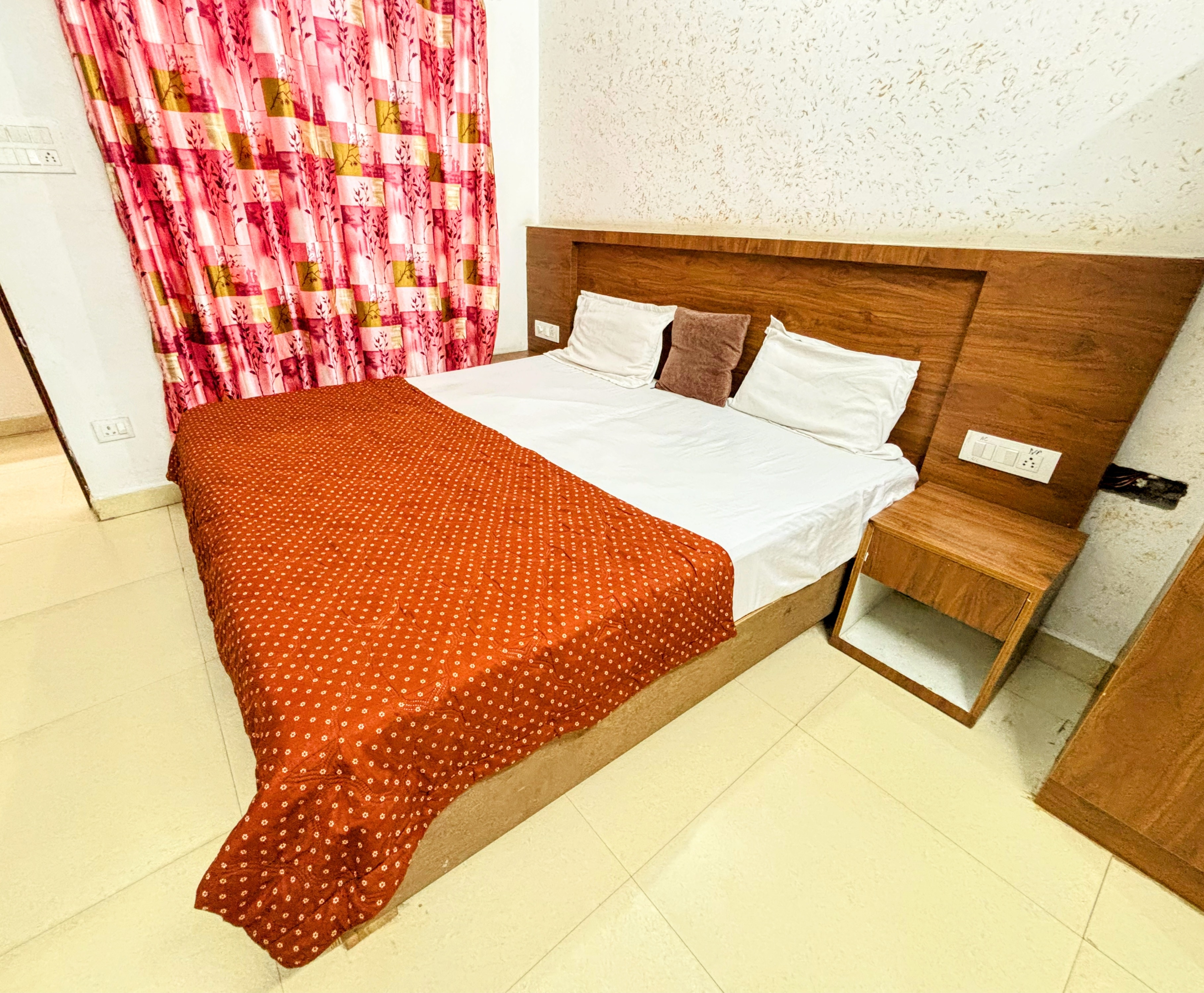 Dayananda HomeStay Near Ram Jhula & Janki Jhula - Tap to explore photos