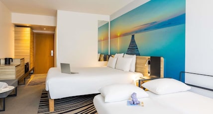 NOVOTEL BRUSSELS GRAND PLACE Room Type - Superior room ideal for family 1 double bed and 2 single sofa beds NOVOTEL BRUSSELS GRAND PLACE Room Type - Superior room ideal for family 1 double bed and 2 single sofa beds