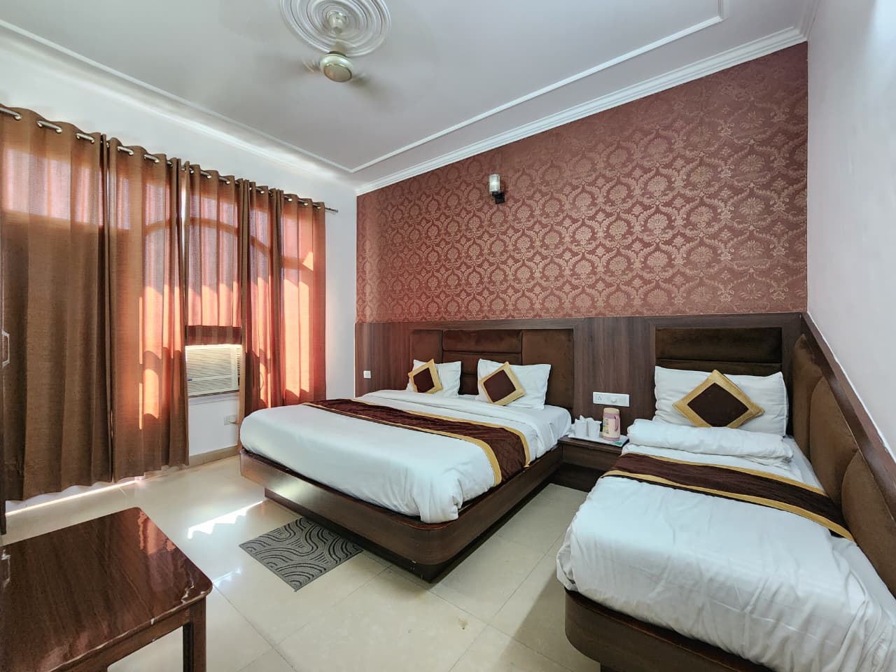 Hotel Kerni Palace - Tap to explore photos
