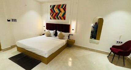 Hotel Amber Inn - 800m from Prayagraj Junction Room Type - Executive Room