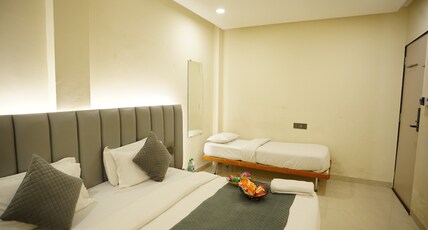 Venzaa Inn Room Type - Premium Triple Room