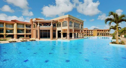 Hilton Alexandria King's Ranch Room Type - KING ONE BEDRM STE-POOL VW