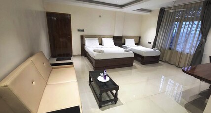 Model Grand Inn Room Type - Deluxe Triple Room