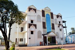 The Safari Inn (Hotel)   