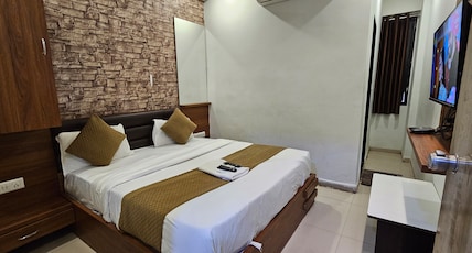 Hotel Blue Star Room Type - Classic  AC Room
