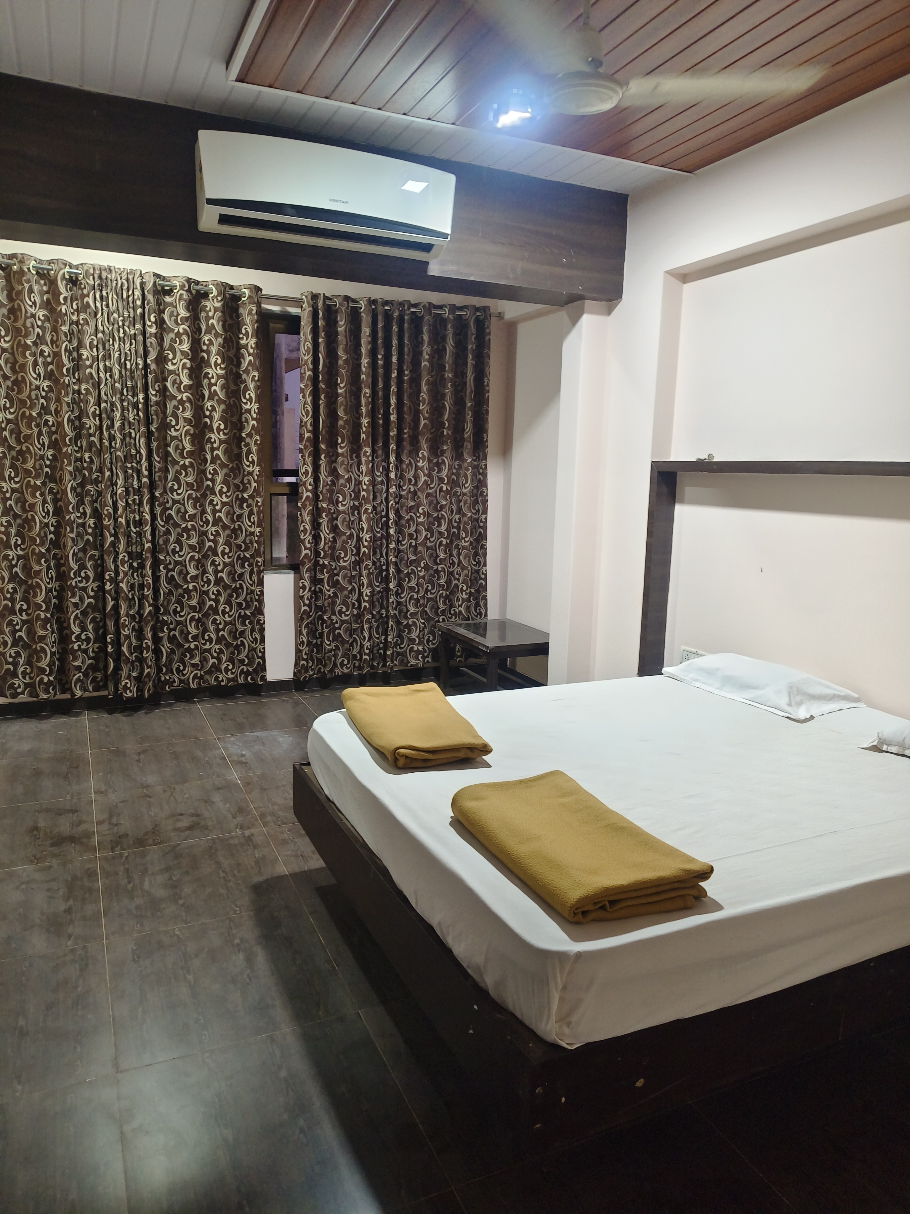 Shri Sai Hotel Ganpatipule - Tap to explore photos