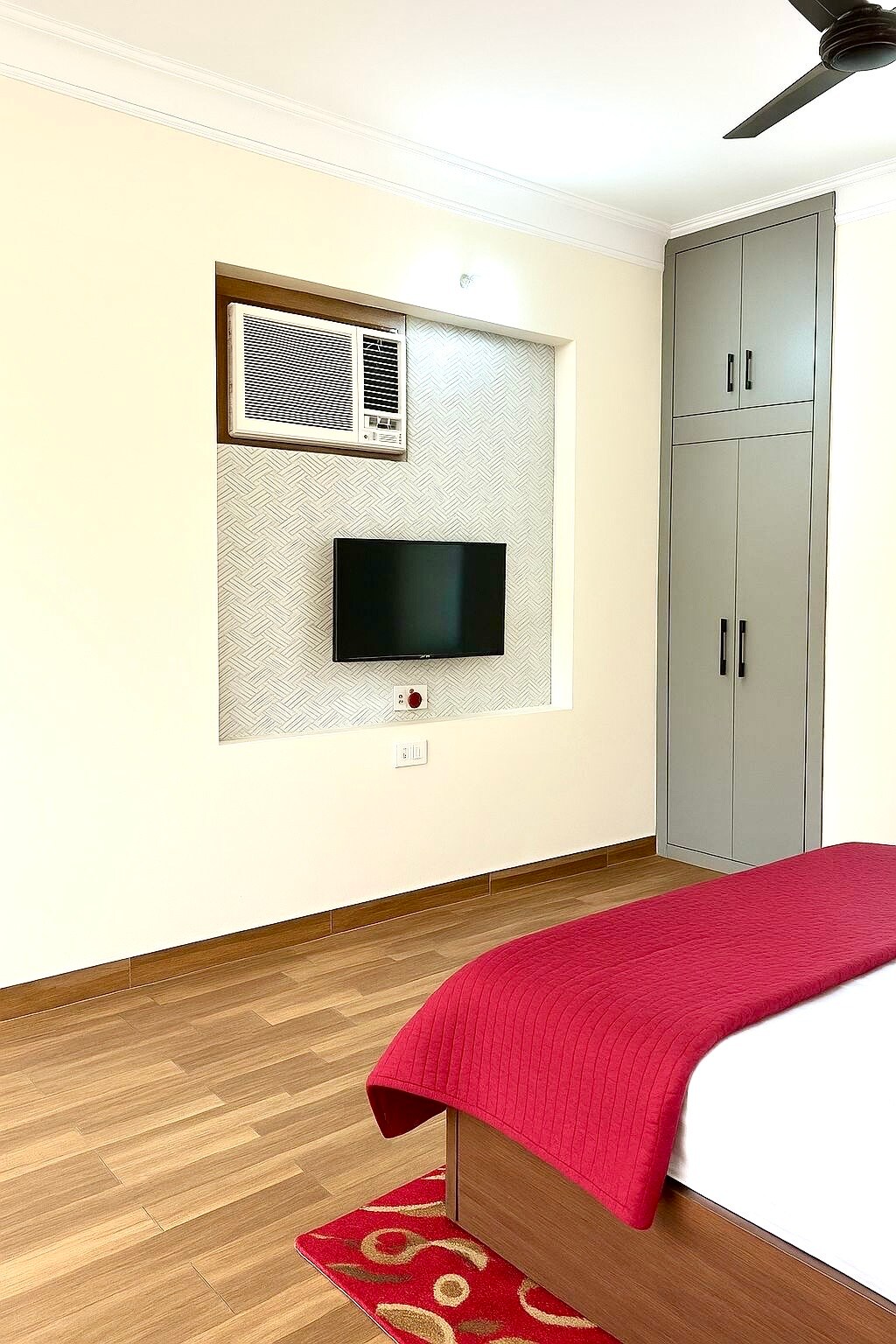 White bnb - Tap to explore photos