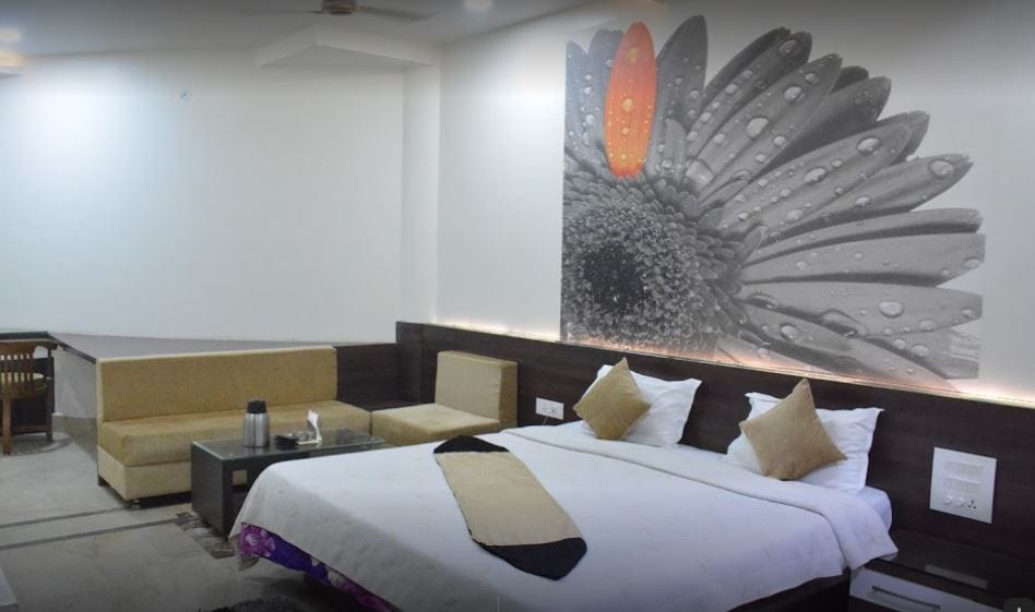 Hotel Ram Saroj Palace - Tap to explore photos