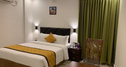 Hotel Le Granduer Room Type - Premium Room