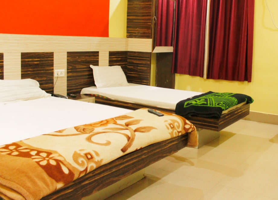 Hotel Meera Palace - Tap to explore photos
