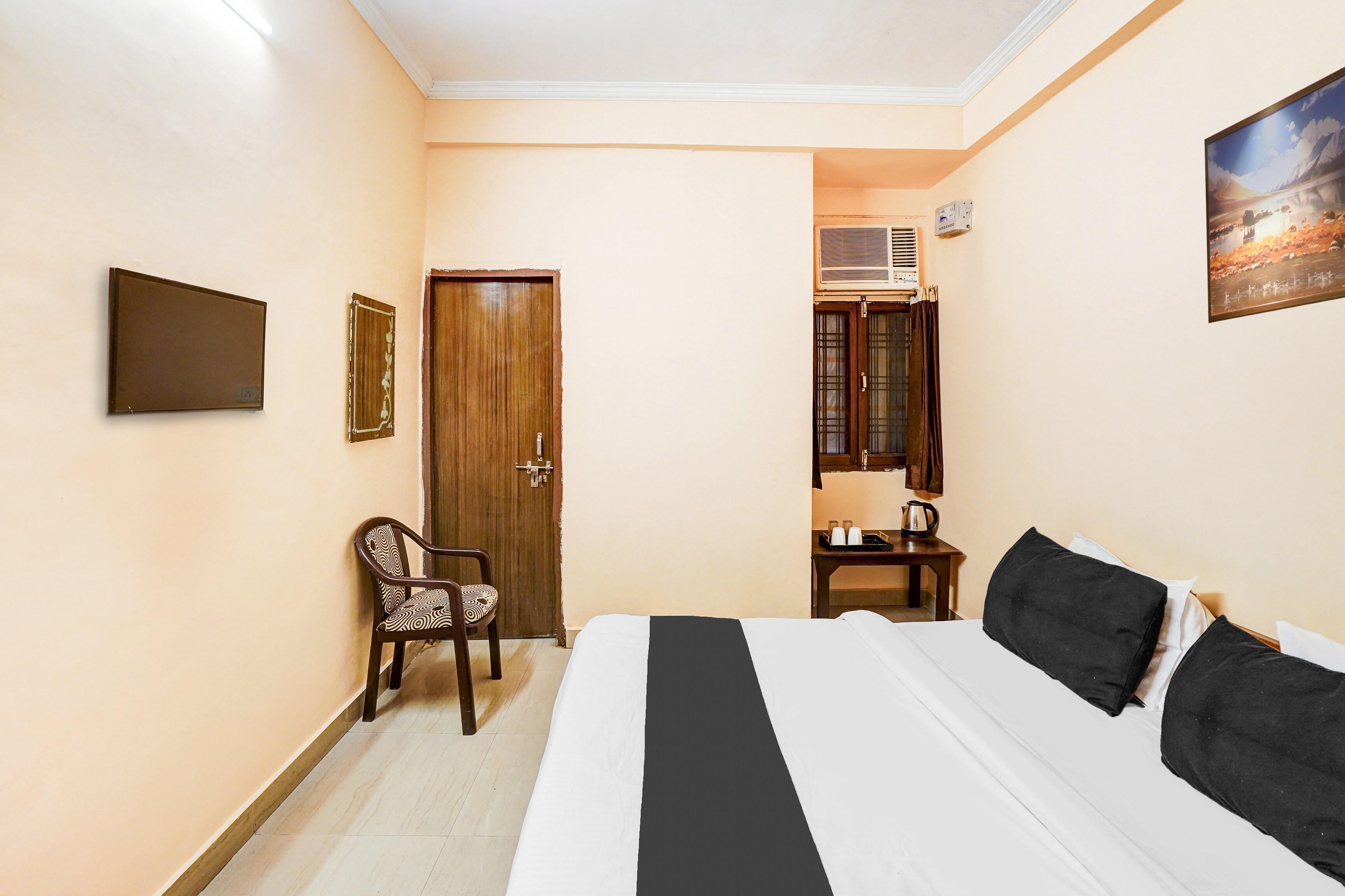 Hotel O Jankipuram Vikas Nagar - Tap to explore photos