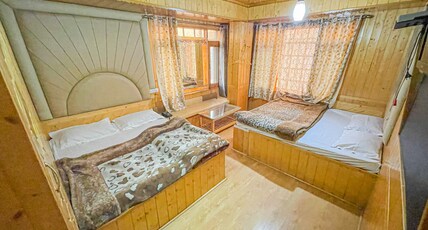 HOTEL TOWN PALACE Room Type - Family Room with Heating Blanket