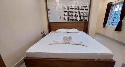 Hotel Hari Gayatri Regent Room Type - Super Deluxe King AC