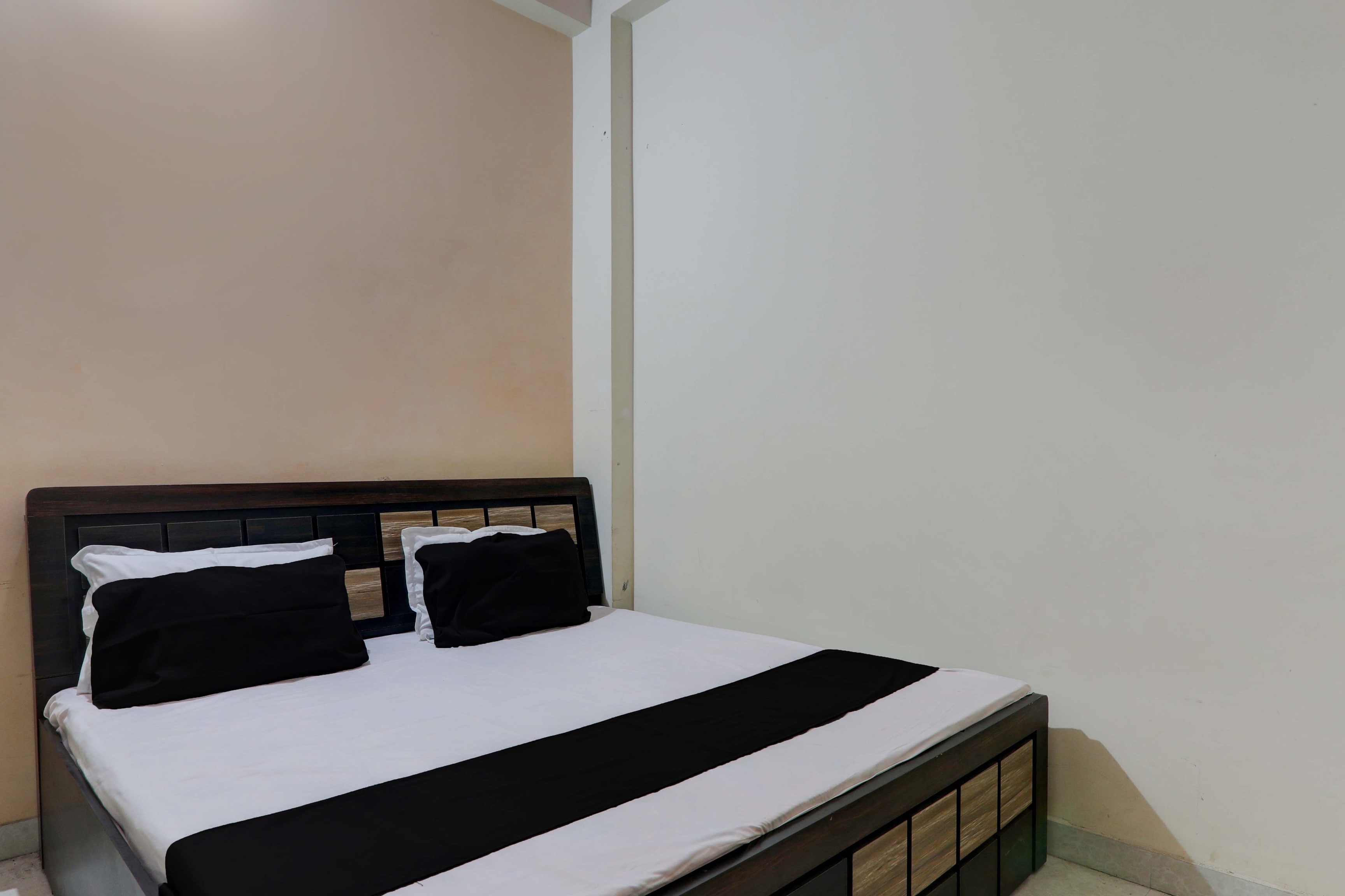 Hotel O Shine Hotel - Tap to explore photos