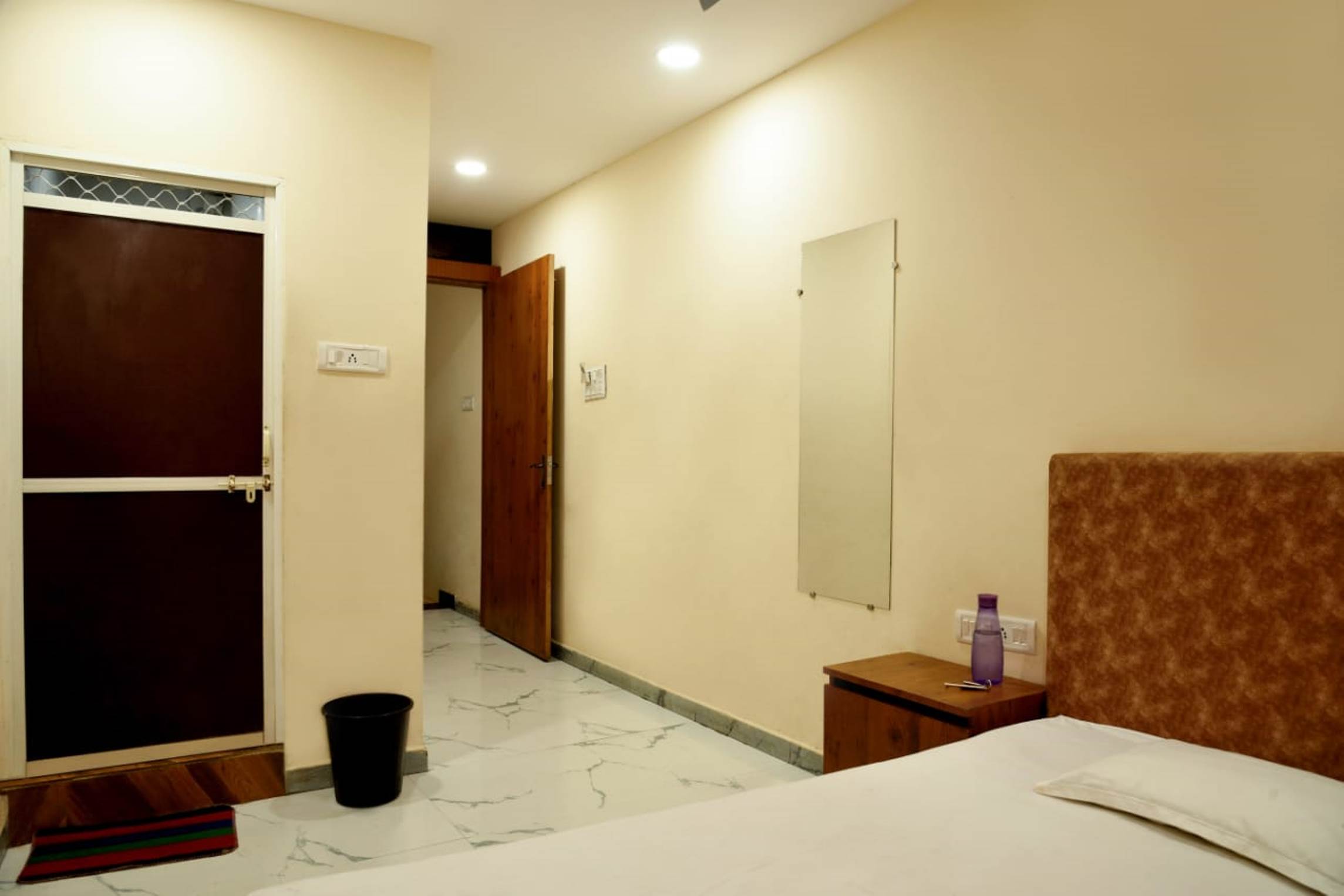 Hotel Boat - Tap to explore photos