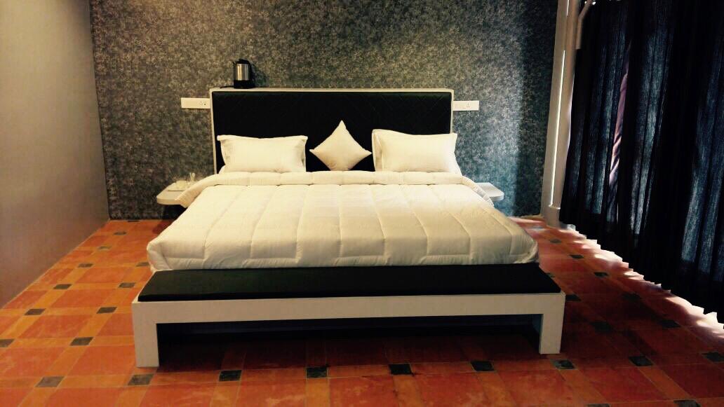 Las Vegas Guest House - Tap to explore photos