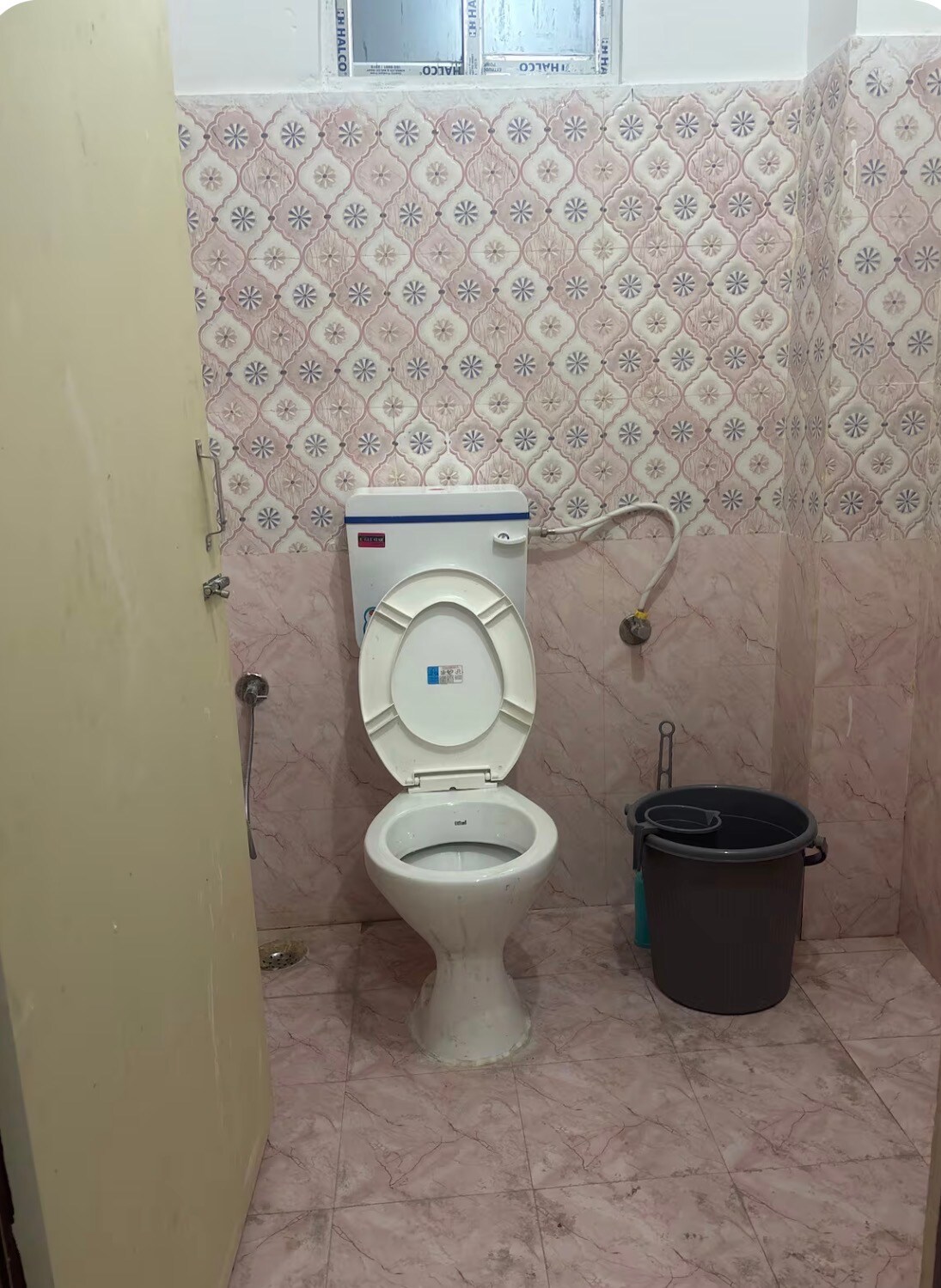 Jinkos Homestay with self cooking facility - Tap to explore photos